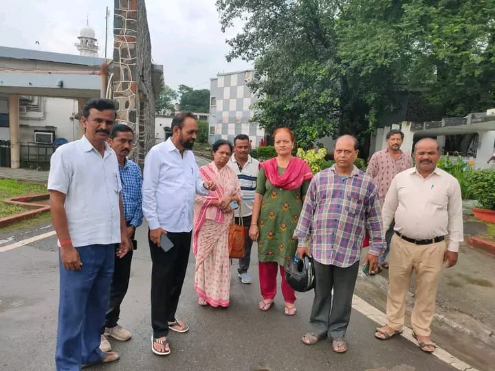 Jamshedpur: सांसद विद्युत वरण महतो की पहल पर कीताडीह निवासी की लाखों का बिल माफ, सांसद के प्रति जताया आभार 18
