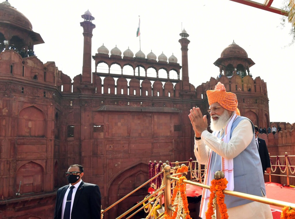 78th Independence Day: PM मोदी ने लाल किले पे फहराया तिरंगा, बंगाल की घटना पर जताया आक्रोश 15