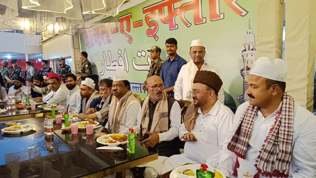 Communal Harmony: जमशेदपुर में गंगा-जमुनी तहजीब की मिसाल, सामूहिक इफ्तार में जुटे सभी धर्मों के लोग 18