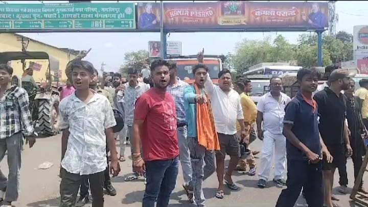 Traffic Incident:लोगों ने काटा बवाल, सड़क पर उतरकर किया प्रदर्शन 18