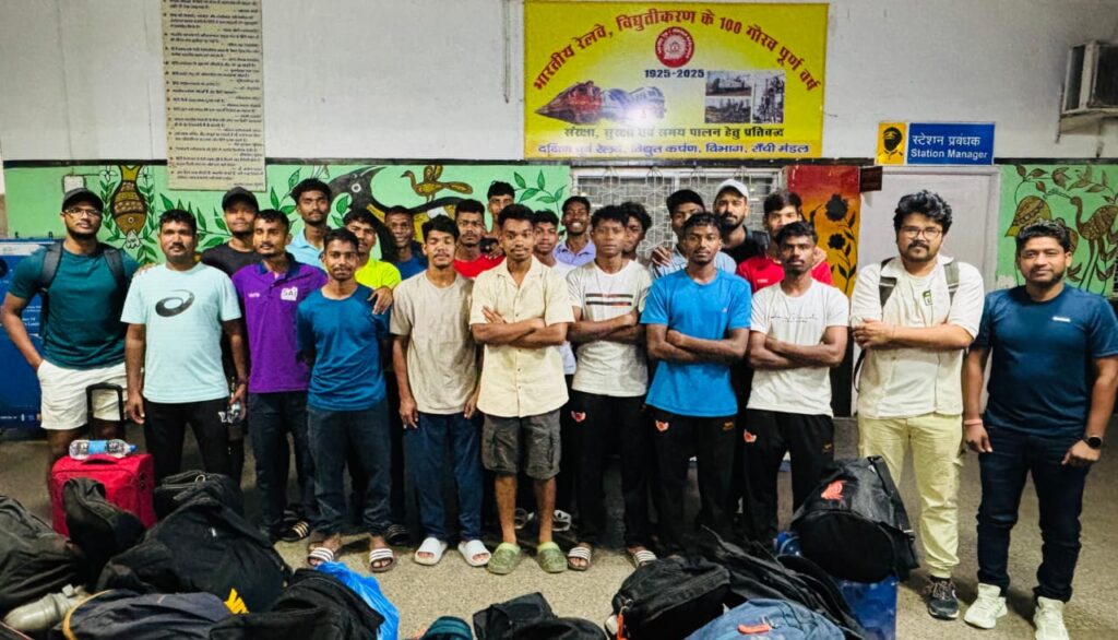Khelo India:झारखंड की हॉकी टीमें खेलो इंडिया यूथ गेम्स के लिए हुईं रवाना 15
