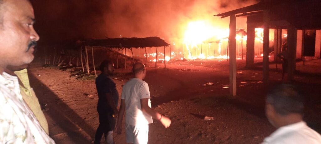 Fire Incident: दमकल टीम ने आग पर काबू पाया, लेकिन तब तक सब कुछ जल चुका था 14