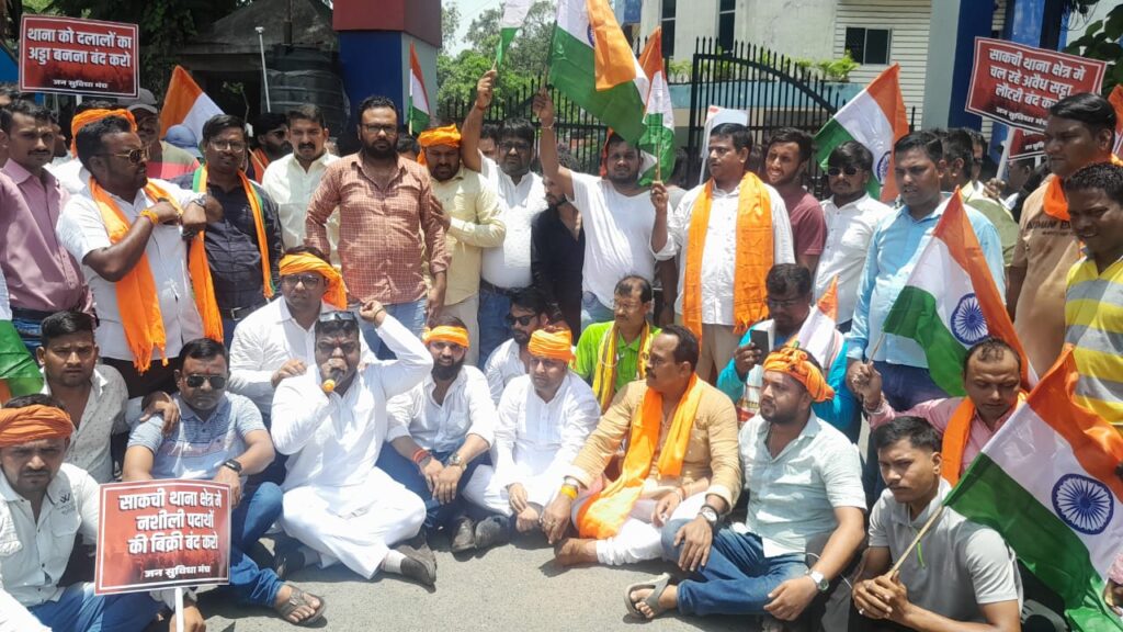 Jan Suvidha Manch: साकची थाना प्रभारी को सौंपा गया ज्ञापन, कार्रवाई की मांग 15