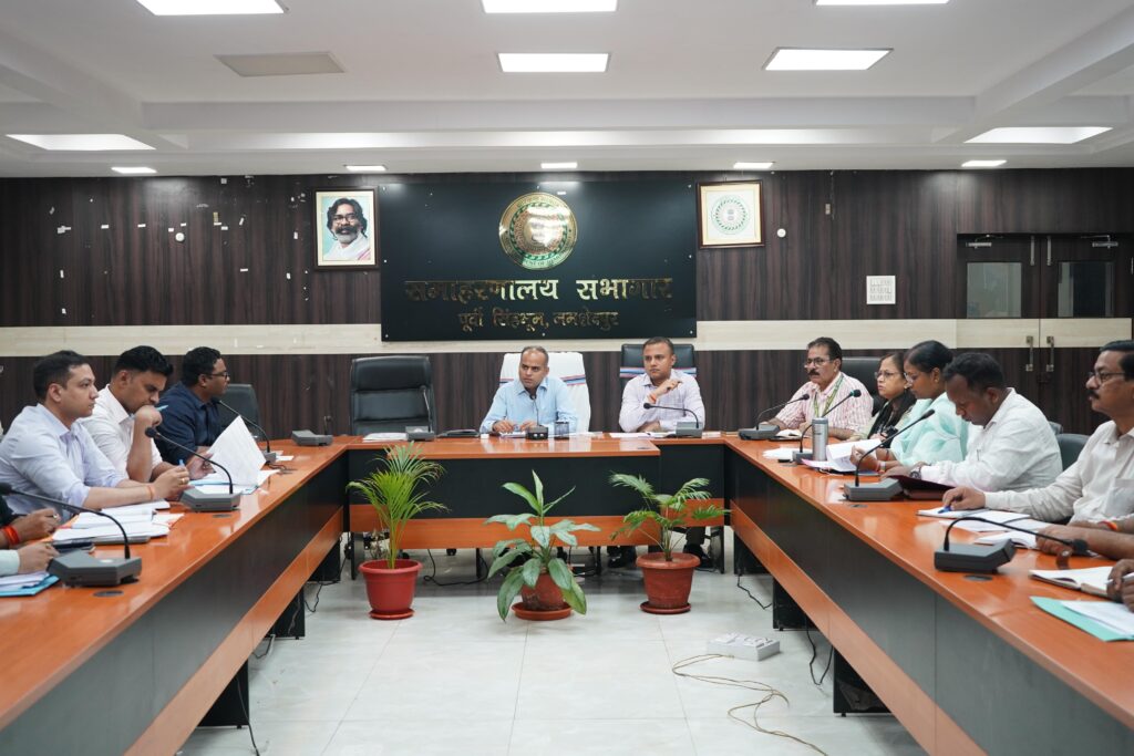 PM Janman Yojana: उपायुक्त ने दिए सड़क निर्माण और स्वास्थ्य सुविधाओं को लेकर निर्देश 15