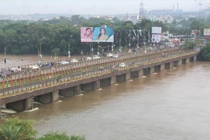 Seraikela Flood Alert: नदी का जलस्तर बढ़ा‚ उपायुक्त ने दी चेतावनी‚ आपात स्थिति में तुरंत संपर्क करने का निर्देश 17