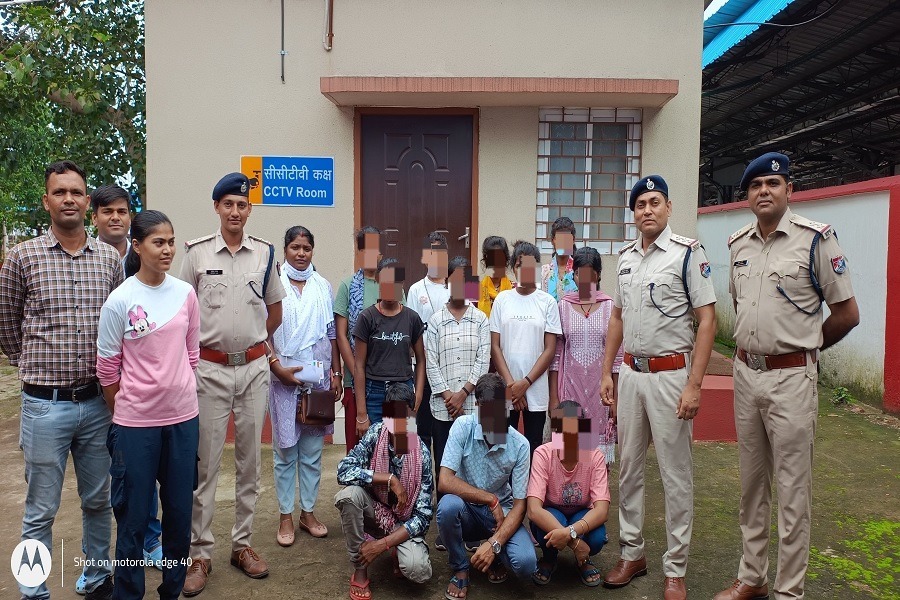 Ranchi Human Trafficking: रांची रेलवे स्टेशन पर मानव तस्करी रैकेट का पर्दाफाश, 9 लड़कियां रेस्क्यू, 3 तस्कर गिरफ्तार 15