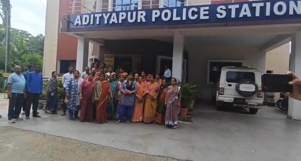 Honeytrap Scam: बीटेक ग्रेजुएट सऊदी से लौटा‚ महिला ने फेसबुक-व्हाट्सएप पर बनाया शिकंजा 16