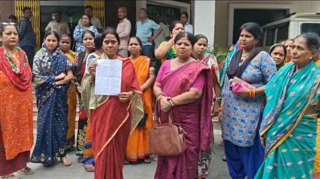 Honeytrap Scam: बीटेक ग्रेजुएट सऊदी से लौटा‚ महिला ने फेसबुक-व्हाट्सएप पर बनाया शिकंजा 15