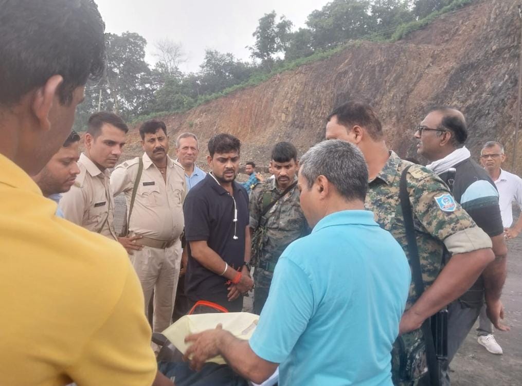 Bribe Trap Seraikela: आदिवासी खतियानधारी से मांगी गई थी रिश्वत‚ जमीन अभिलेख में नाम दर्ज कराने के एवज में 15