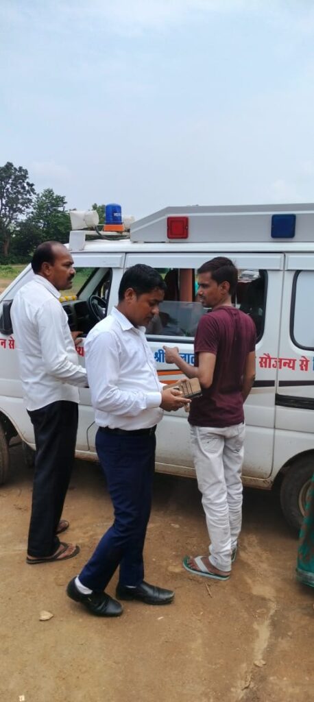 Kukru Health Failure: छात्र के अचेत होते ही मची अफरा-तफरी‚ सरकारी एंबुलेंस नदारद 17