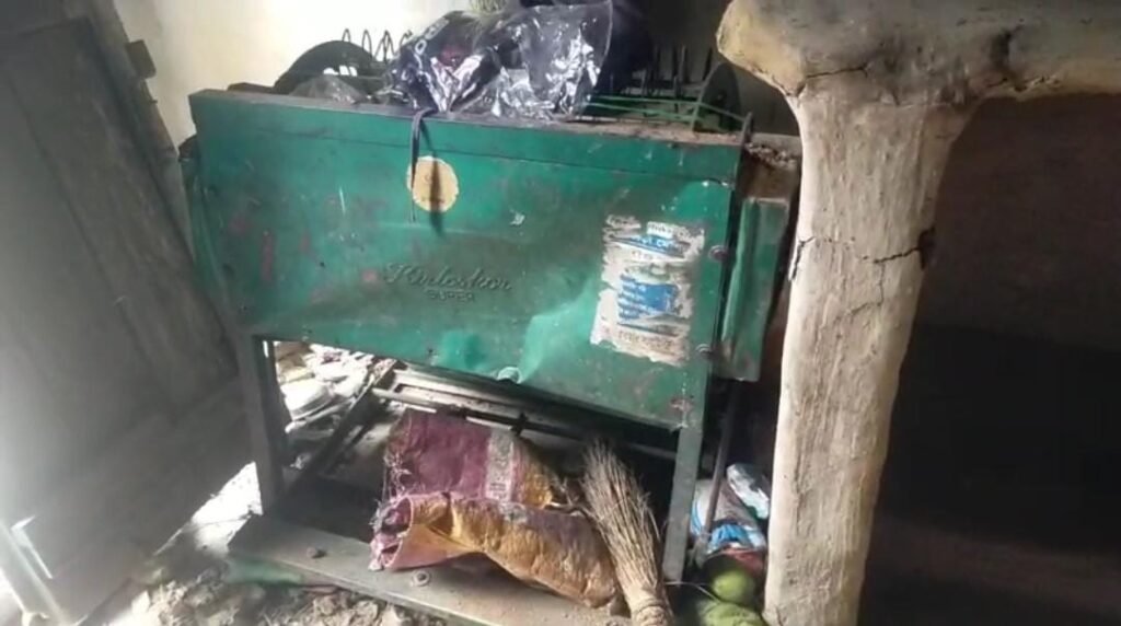 Elephant Attack Seraikela: आम‚ कटहल के पेड़ों से लेकर अनाज तक सबकुछ रौंद गए हाथी 15