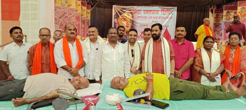 Jamshedpur Blood Drive: जमशेदपुर दुर्गा पूजा केंद्रीय समिति के रक्तदान शिविर में हुआ 151 यूनिट रक्त संग्रह, समिति ने रक्तदाताओं का जताया आभार 16