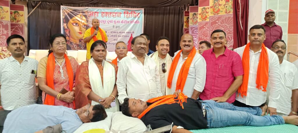 Jamshedpur Blood Drive: जमशेदपुर दुर्गा पूजा केंद्रीय समिति के रक्तदान शिविर में हुआ 151 यूनिट रक्त संग्रह, समिति ने रक्तदाताओं का जताया आभार 15