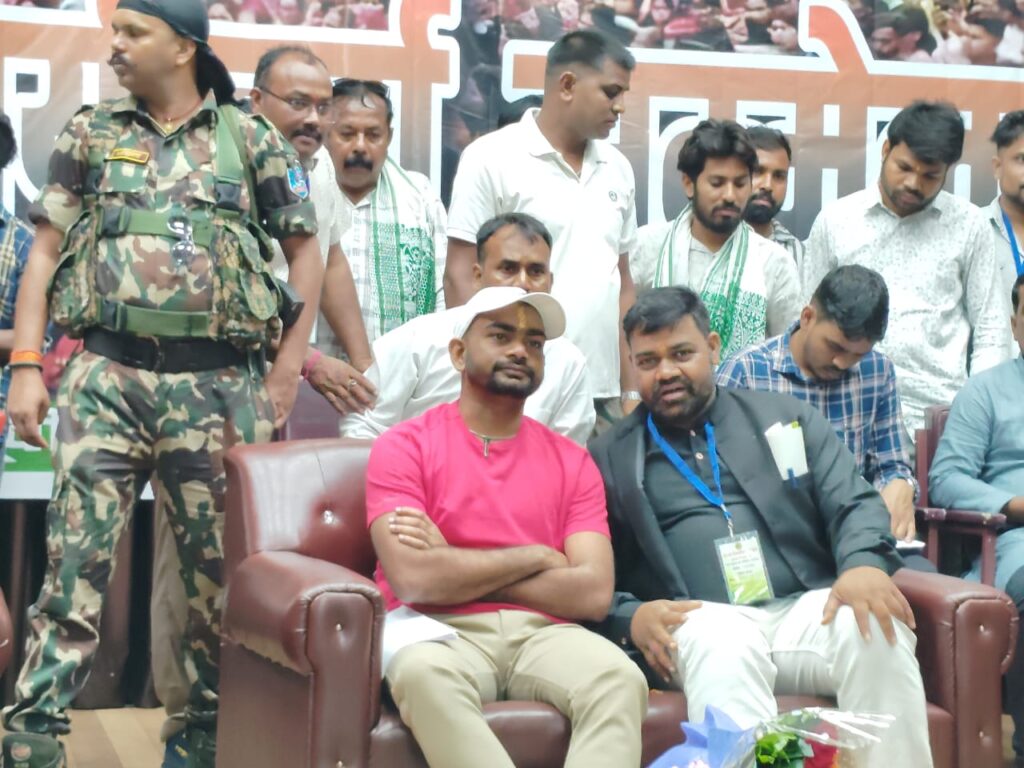 Jairam Mahato Leads: झारखंड लोकतांत्रिक क्रांतिकारी मोर्चा में युवाओं की सक्रिय भागीदारी, पार्टी संगठन में नया जोश 18