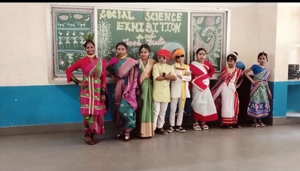 FLN Mela 3.0:तीसरी से पांचवीं कक्षा के छात्रों ने मॉडल‚ नृत्य और वाचन से किया विश्व का चित्रण 15