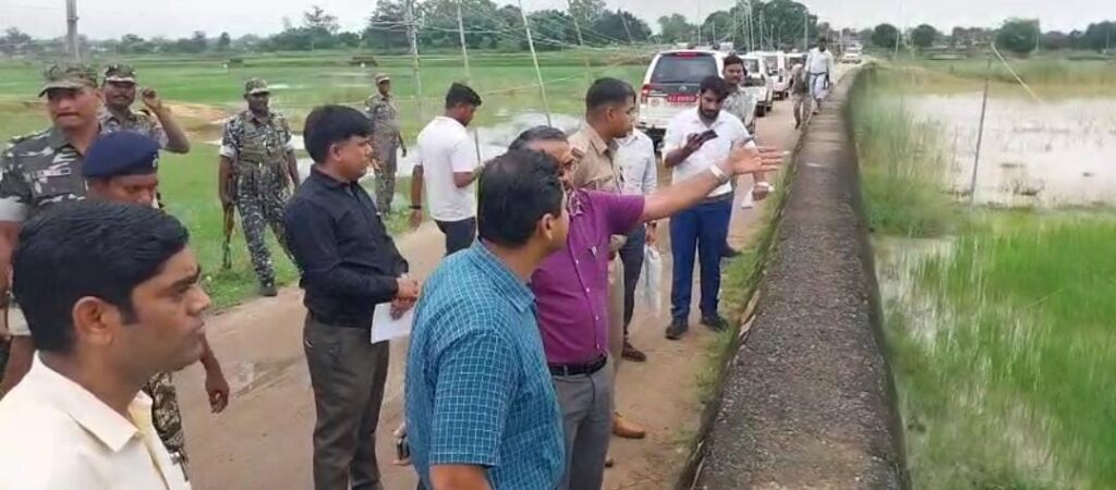 DC Visits Pindatand: गिरिडीह डीसी रामनिवास यादव ने‚ 23 साल पुराने जमीन विवाद की जांच शुरू की 15
