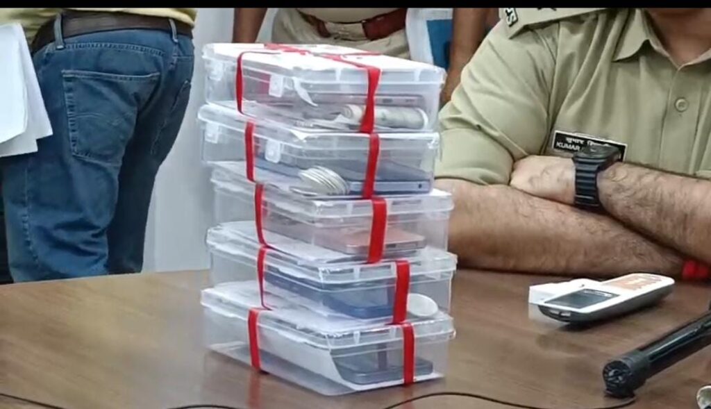 Jamshedpur Burglary Arrests:पंचभवन में 15 लाख की चोरी‚ पुलिस ने SIT बनाकर 5 को दबोचा 15