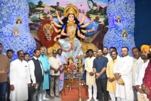 Tulidungri Puja Pandal: उद्घाटन समारोह में शामिल‚ विधायक और पूर्व विधायक संग गणमान्य लोग