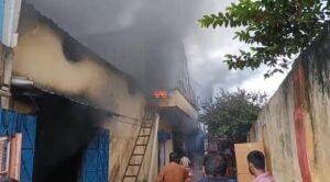 Adityapur Fire Incident: अंजनी प्लास्ट फैक्ट्री में सुबह लगी आग‚ लपटों ने मचाया हड़कंप
