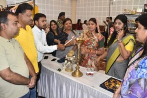 Diwali Uplift Fair: विधायक पूर्णिमा साहू ने किया उद्घाटन‚ महिला उद्यमिता को मिला मंच