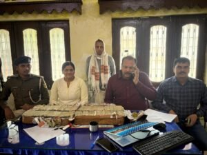 Cash Seizure Raid: झाझा स्टेशन पर दुरंतो एक्सप्रेस से बरामद हुए 70 लाख‚ RPF–GRP की संयुक्त कार्रवाई