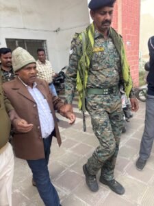 Palamu ACB Raid: भ्रष्टाचार के खिलाफ एसीबी की बड़ी कार्रवाई‚ प्रधान लिपिक रंगे हाथ गिरफ्तार