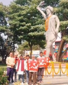 Birsa Tribute: साक्ची में सीपीआई नेताओं ने बिरसा मुंडा की जयंती पर माल्यार्पण किया‚ झारखंड स्थापना दिवस मनाया