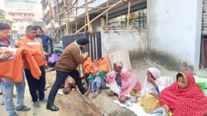 Blanket Service Drive: कड़ाके की ठंड में जरूरतमंदों के लिए मानवता की पहल‚ हर हर महादेव सेवा संघ आगे आया