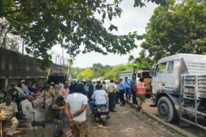 Jamshedpur News: बर्मामाइंस में प्रशासन का बड़ा एक्शन, 17 दुकानों से हटाया गया अतिक्रमण