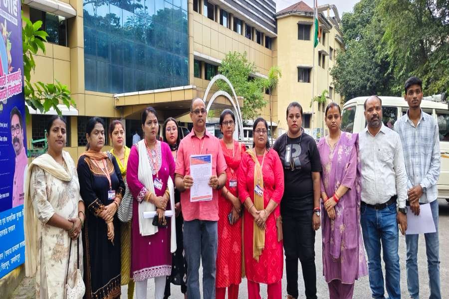 Jamshedpur News: मानगो की नेताजी सुभाष यूनिवर्सिटी पर गंभीर आरोप, कैंपस से ड्रेस नहीं खरीदने पर छात्र को बाहर करने का दावा