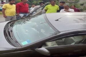 Jamshedpur Breaking: टेल्को टोल प्लाजा के पास नाली में गिरी कार, कोई हताहत नहीं Jamshedpur Breaking: टेल्को टोल प्लाजा के पास नाली में गिरी कार, कोई हताहत नहीं