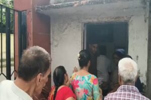 Jamshedpur Crime News: एसपी आवास से 200 मीटर दूर घर में घुसे 20-30 युवक, गर्भवती महिला समेत परिवार को पीटा Jamshedpur Crime News: एसपी आवास से 200 मीटर दूर घर में घुसे 20-30 युवक, गर्भवती महिला समेत परिवार को पीटा