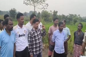 Adityapur News: मीरूडीह में कचरा प्लांट को लेकर संग्राम, डिप्टी मेयर की पहल पर ग्रामीणों ने किया विरोध, घंटों नोकझोंक के बाद पहुंचे मेयर Adityapur News: मीरूडीह में कचरा प्लांट को लेकर संग्राम, डिप्टी मेयर की पहल पर ग्रामीणों ने किया विरोध, घंटों नोकझोंक के बाद पहुंचे मेयर