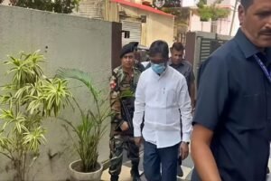Ranchi News: मां को देखने हिलव्यू हॉस्पिटल पहुंचे सीएम हेमंत सोरेन, कई कार्यक्रम किए रद्द