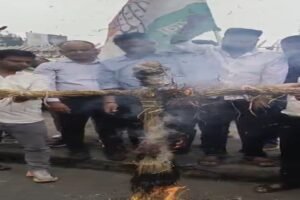 Jamshedpur News: जमशेदपुर में कांग्रेस का प्रदर्शन, नरेंद्र मोदी और गणेश कुमार के इस्तीफे की मांग Jamshedpur News: जमशेदपुर में कांग्रेस का प्रदर्शन, नरेंद्र मोदी और गणेश कुमार के इस्तीफे की मांग
