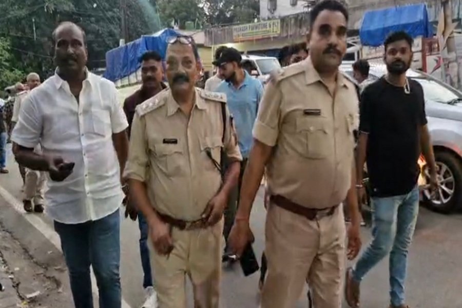 Jamshedpur News: दुर्गा पूजा से पहले कदमा के पंडालों का डीएसपी और थाना प्रभारी ने किया निरीक्षण, सुरक्षा व्यवस्था को लेकर दिए निर्देश Jamshedpur News: दुर्गा पूजा से पहले कदमा के पंडालों का डीएसपी और थाना प्रभारी ने किया निरीक्षण, सुरक्षा व्यवस्था को लेकर दिए निर्देश