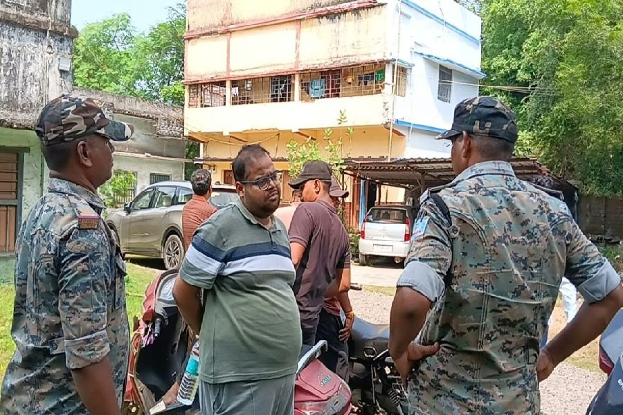 Chandil Crime News: चांडिल में ज्वेलर्स के घर 1 करोड़ की डकैती, थाना से कुछ ही दूरी पर 7-8 नकाबपोशों ने परिवार को बंधक बनाकर लूटे जेवरात और नकदी