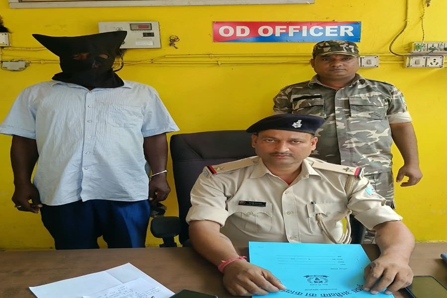 Seraikela News: सरायकेला में फरार इश्तेहारी वारंटी सोमा चंद्र नायक गिरफ्तार, जेल भेजा गया
