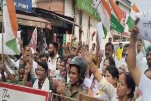 Jamshedpur News: जेएनयू मामले पर जमशेदपुर में भाजपा-कांग्रेस भिड़े, पत्थरबाजी में भाजपा कार्यकर्ता घायल Jamshedpur News: जेएनयू मामले पर जमशेदपुर में भाजपा-कांग्रेस भिड़े, पत्थरबाजी में भाजपा कार्यकर्ता घायल