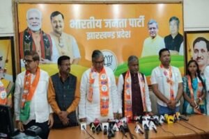 Jharkhand News: झारखंड BJP में शामिल हुए खगेन महतो, परिंदा सिंह और कुमकुम देवी, बाबूलाल मरांडी ने किया स्वागत Jharkhand News: झारखंड BJP में शामिल हुए खगेन महतो, परिंदा सिंह और कुमकुम देवी, बाबूलाल मरांडी ने किया स्वागत