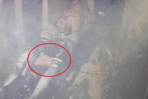 Adityapur News: आदित्यपुर में शरीर पर ग्रीस, चेहरे पर नीला कपड़ा बांधकर घर में घुसा संदिग्ध, महिला के शोर मचाने पर छत के रास्ते हुआ फरार