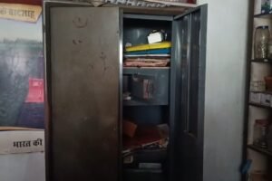 Seraikela News: सरायकेला में सोनालिका शोरूम में चोरी की कोशिश, छत का शेड तोड़कर घुसे चोर