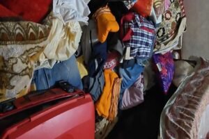 Koderma Crime News: कोडरमा के मरचोई गांव में बंद घर से लाखों की चोरी, जेवरात और नकदी लेकर फरार हुए चोर