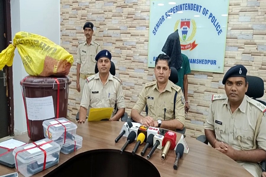 Jamshedpur Crime News: बिरसानगर में मिठाई दुकान, जिम और सीमेंट दुकान में चोरी का खुलासा, युवक गिरफ्तार