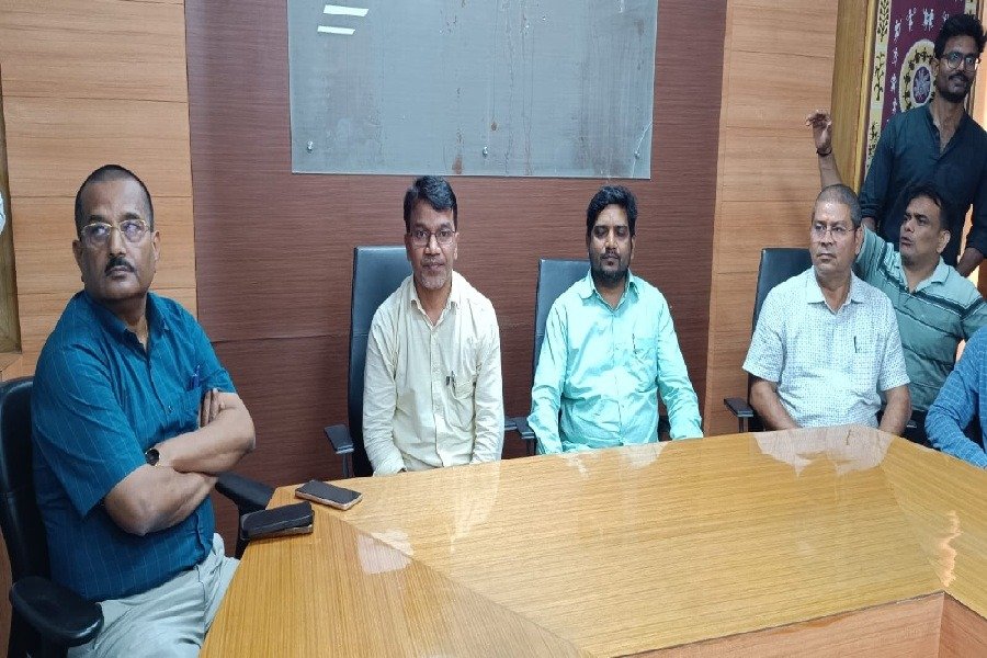Potka News: पोटका विधायक संजीव सरदार पर दो अभियंताओं से मारपीट का आरोप, विरोध में काला बिल्ला लगाकर करेंगे काम