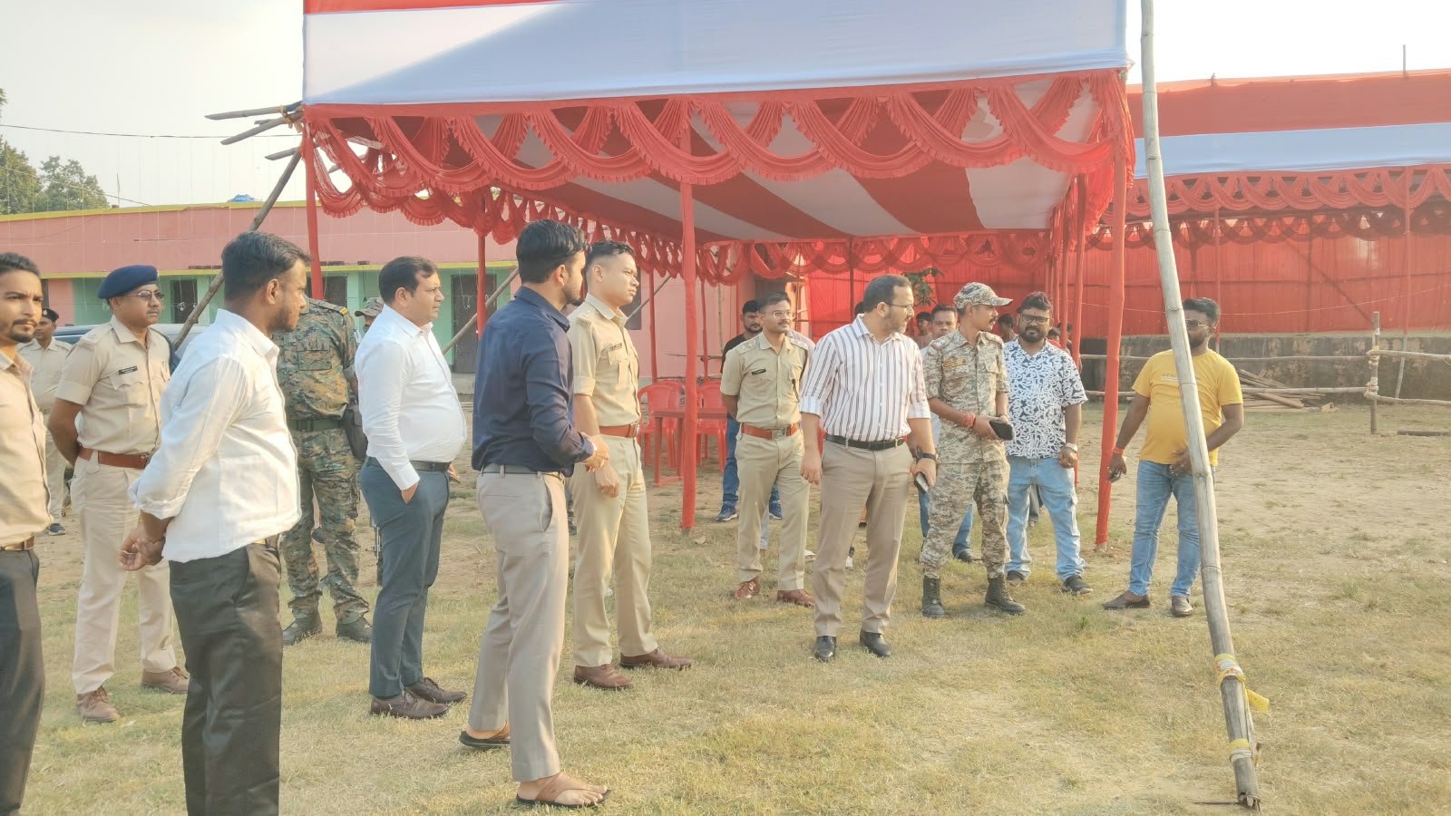 Saraikela News: कपाली में दुर्गा पूजा को लेकर DC-SP अलर्ट, पंडालों का किया निरीक्षण, सुरक्षा के सख्त निर्देश