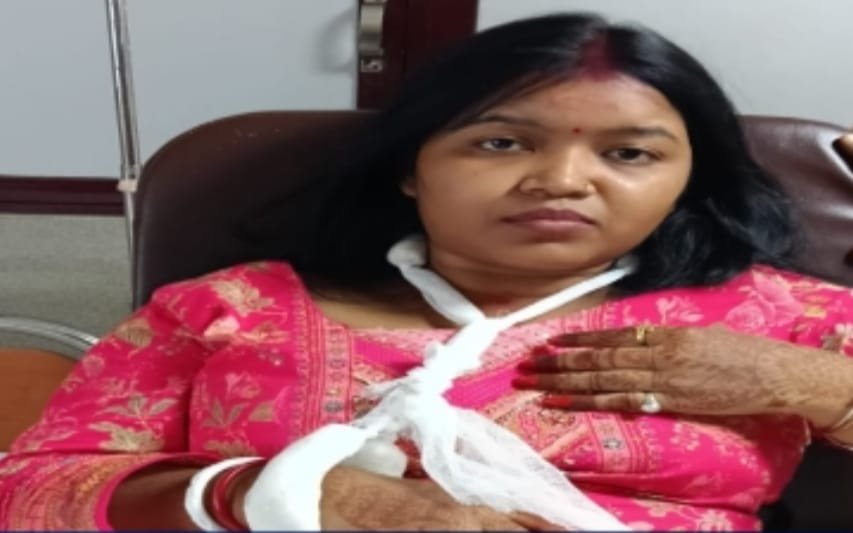 Adityapur News: आदित्यपुर मेले में बड़ा हादसा, 30 फीट ऊंचाई से गिरी महिला, गंभीर रूप से घायल