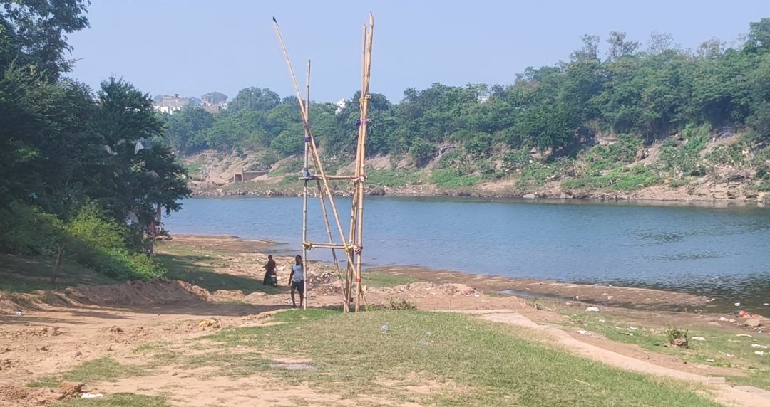 Adityapur News: आदित्यपुर में प्रतिमा विसर्जन घाटों की तैयारी बदहाल, उपायुक्त के निर्देश के बाद भी सुस्त है नगर निगम