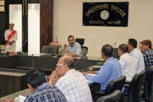 Saraikela News: सरायकेला में कृषि योजनाओं की समीक्षा, किसानों को समय पर लाभ देने का निर्देश Saraikela News: सरायकेला में कृषि योजनाओं की समीक्षा, किसानों को समय पर लाभ देने का निर्देश