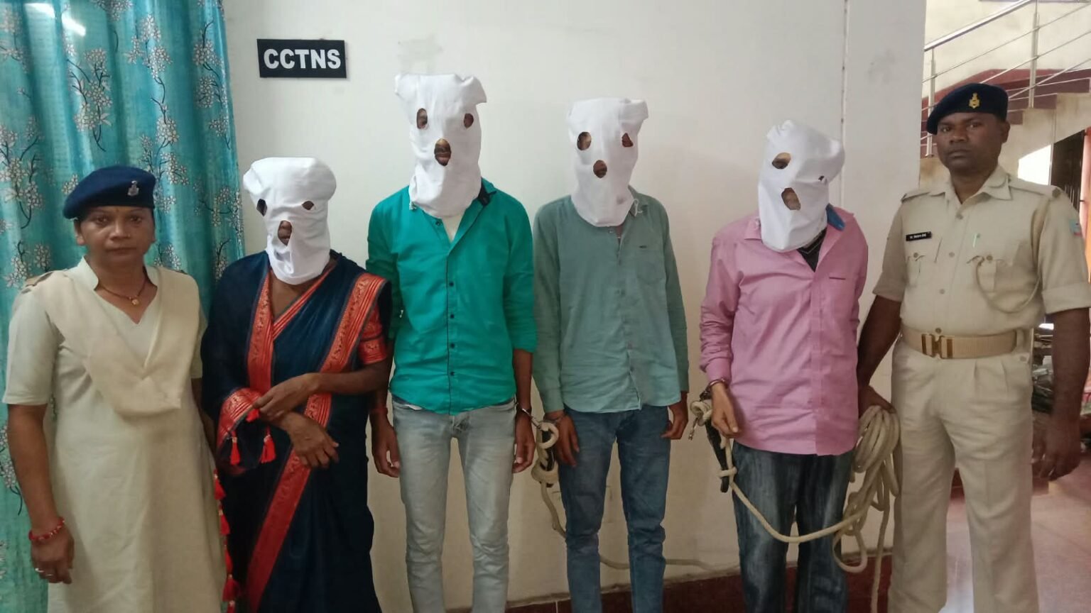 Adityapur News: आदित्यपुर में विवाहिता की मौत के मामले में पति समेत चार गिरफ्तार, दहेज प्रताड़ना और हत्या के आरोप